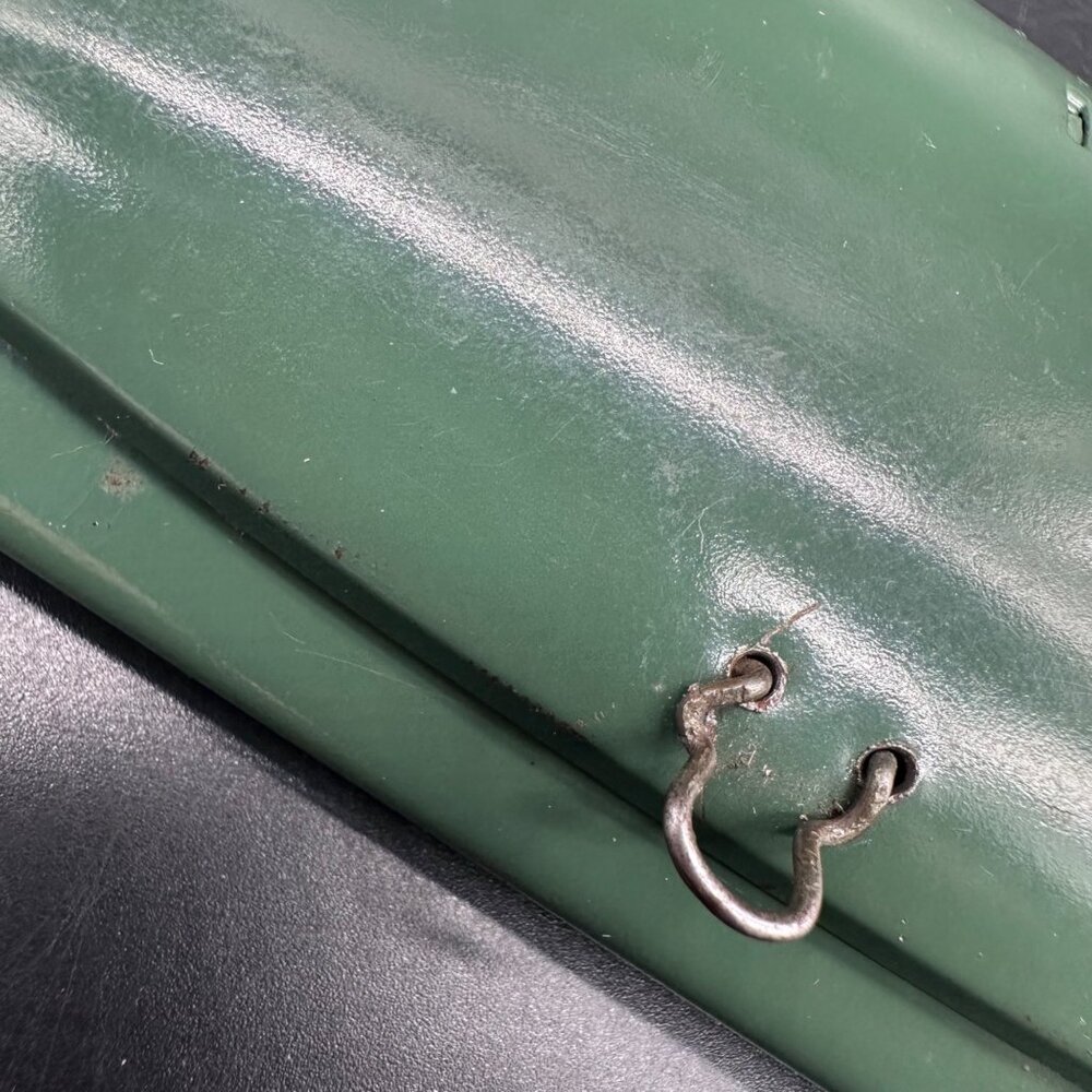 Vintage Green Metal Eyeglass Case Chain Fob Glasses Holder Hard Shell Retro - Picture 7 of 11